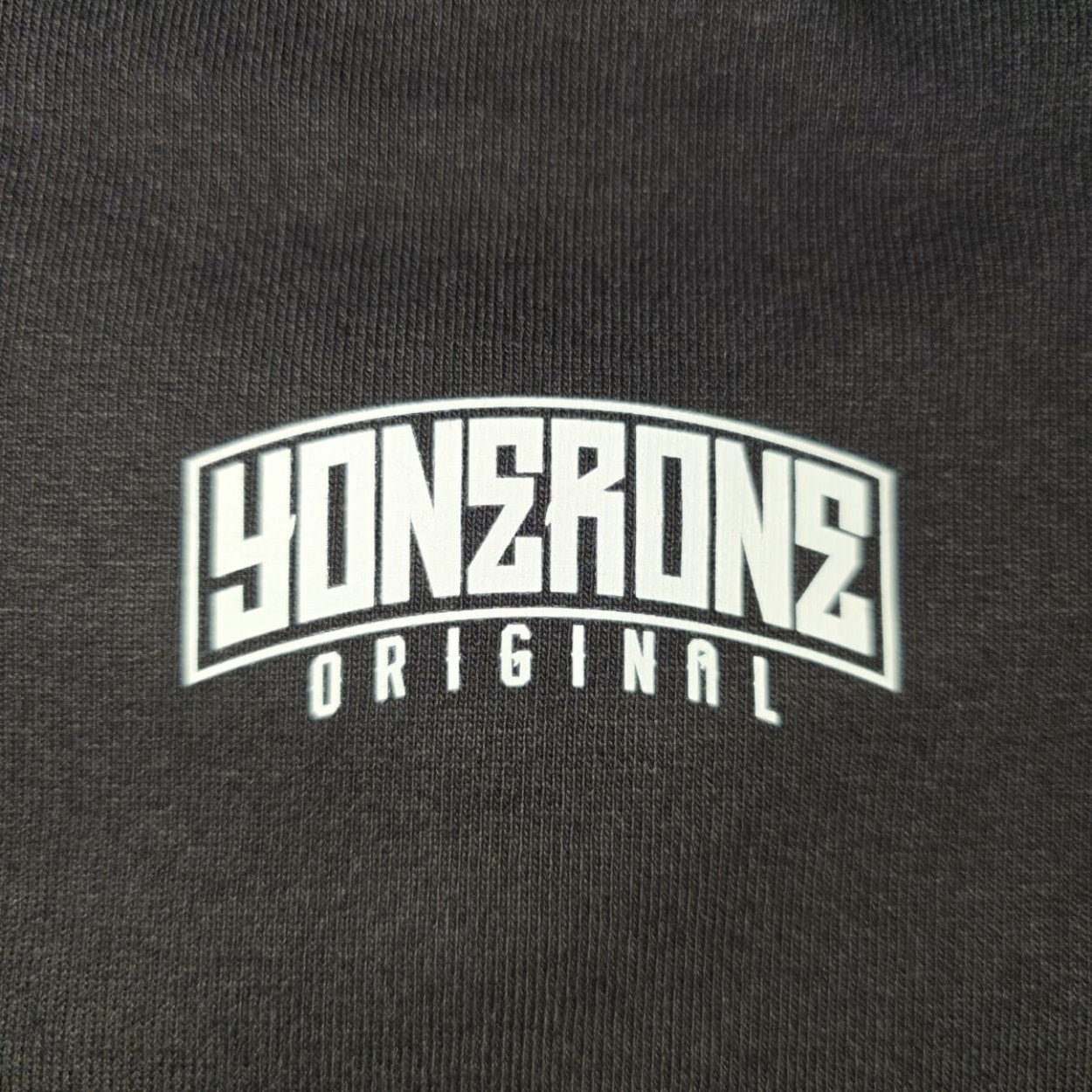 PLAYERA YONER NEGRA AGUILA BRILLOS