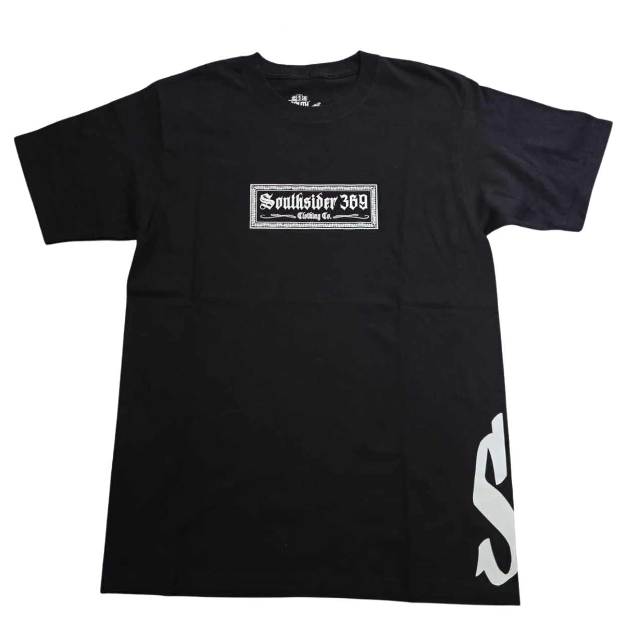 PLAYERA BASICA SS NEGRA RECTANGULO EN EL PECHO