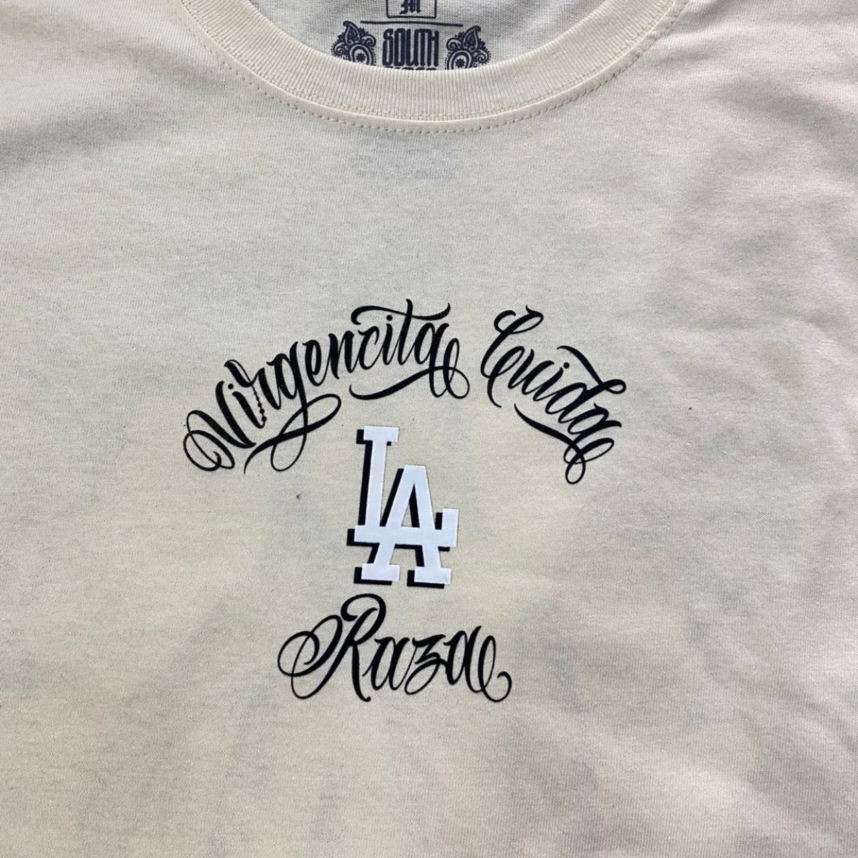 PLAYERA SS CREMA VIRGEN CUIDA LA RAZA