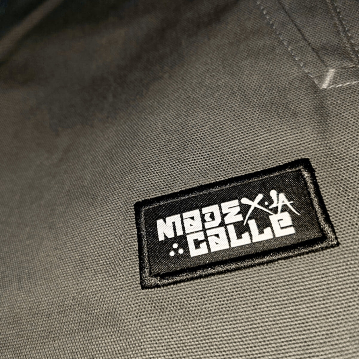 PANTALON YONER GRIS TIPO GABARDINA