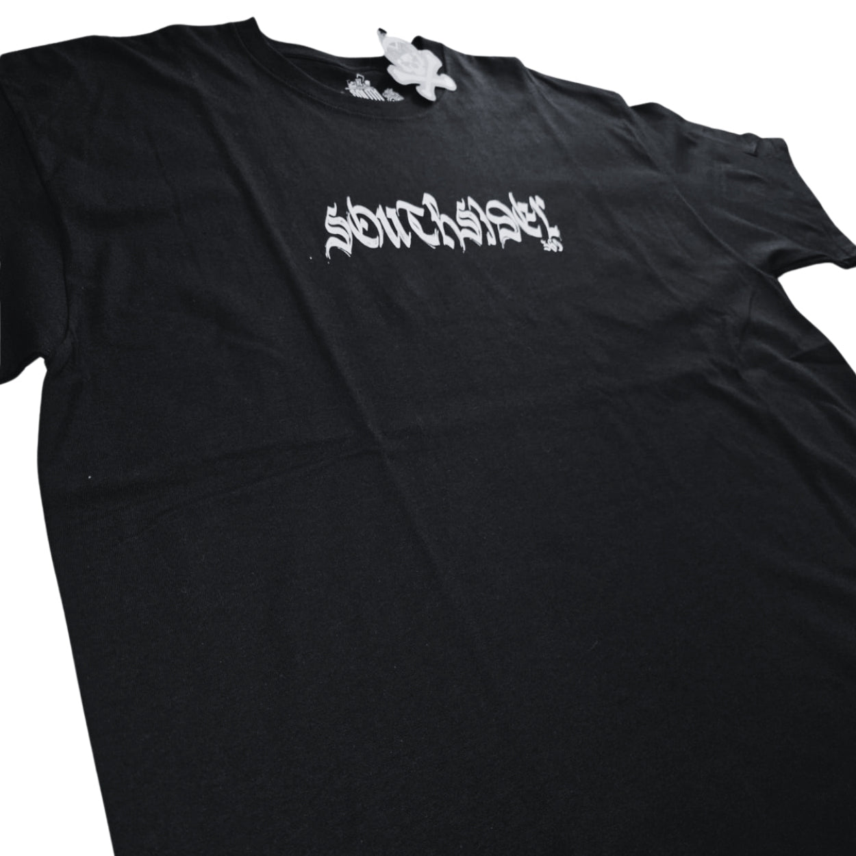 PLAYERA BASICA SS NEGRA LOGO EN EL PECHO
