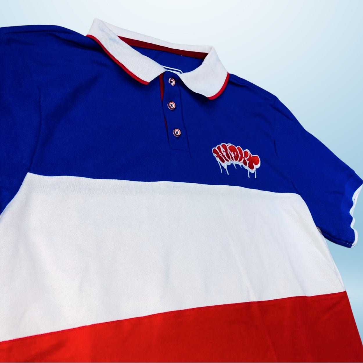 PLAYERA ALEMAN TIPO POLO BLANCO/AZUL/ROJO