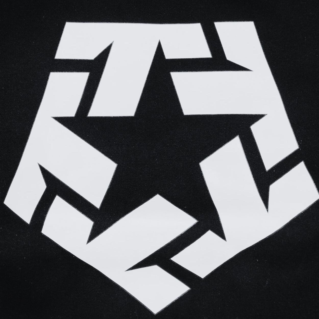 SUDADERA DE CUELLO REDONDO TRIBAL NEGRA LOGO CLASICO