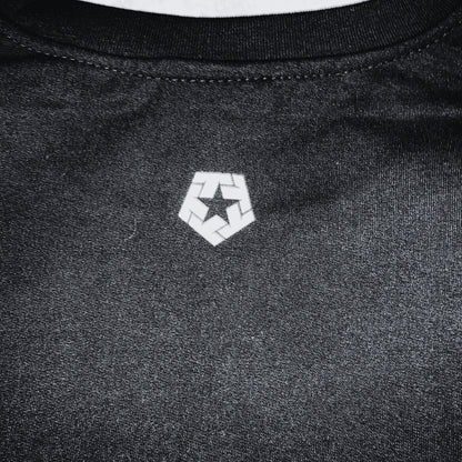 SUDADERA DE CUELLO REDONDO TRIBAL NEGRA LOGO CLASICO