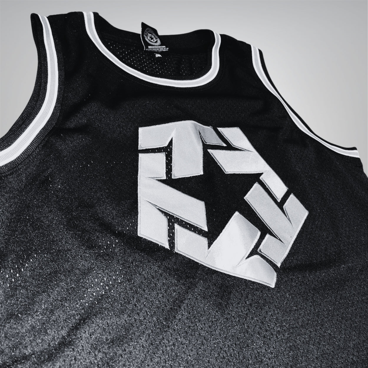 JERSEY TRIBAL NEGRO TIPO BASQUET