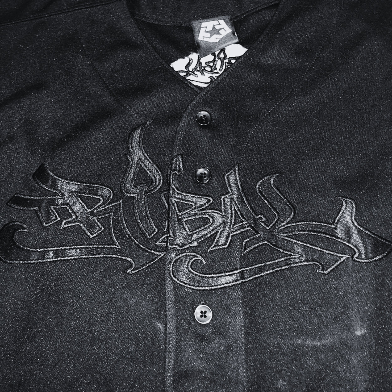 JERSEY TRIBAL NEGRO TIPO BEISBOL