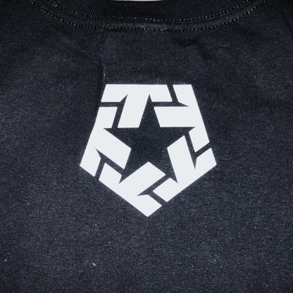 PLAYERA TRIBAL NEGRA LOGO EN EL PECHO
