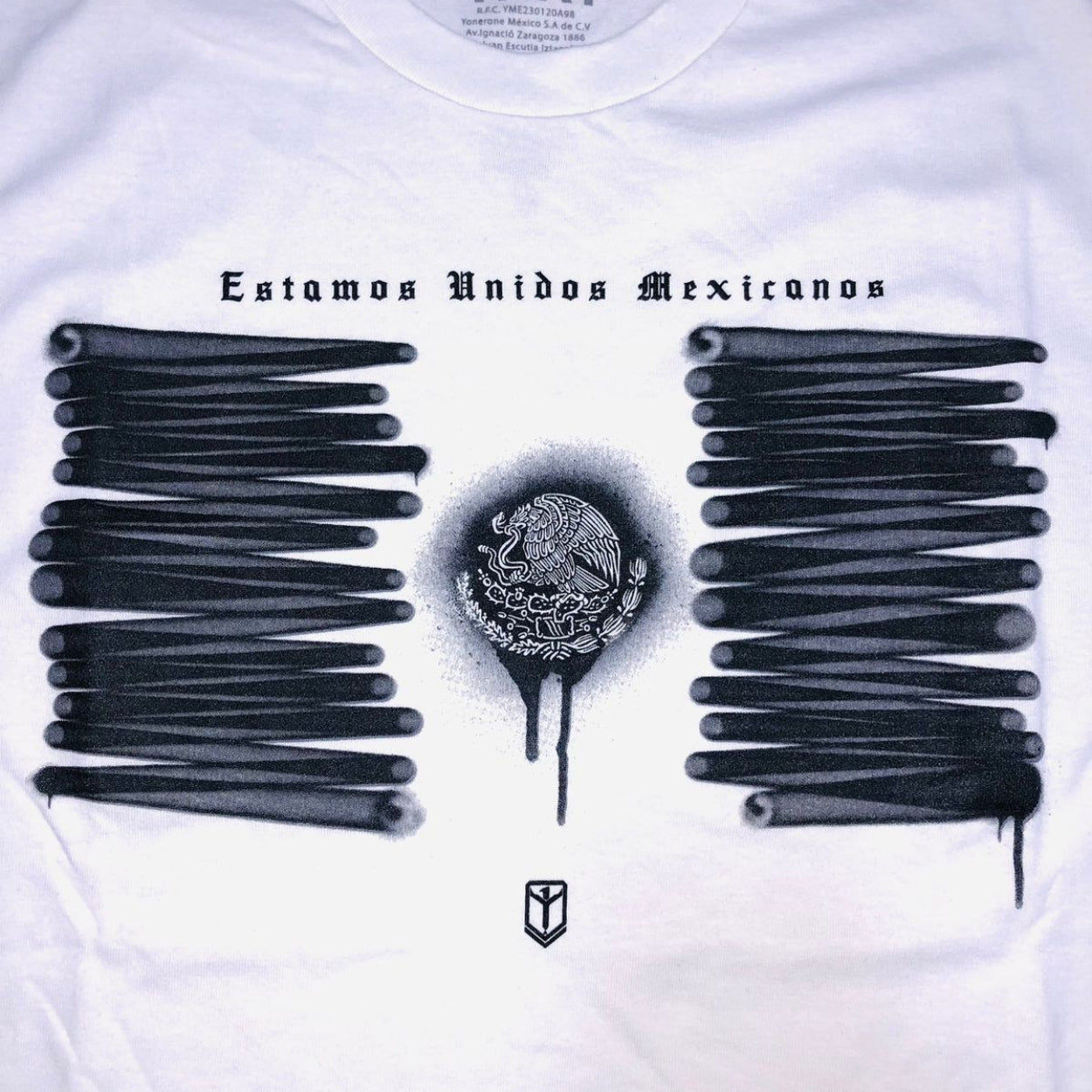 PLAYERA YONER BLANCA BANDERA FLARE