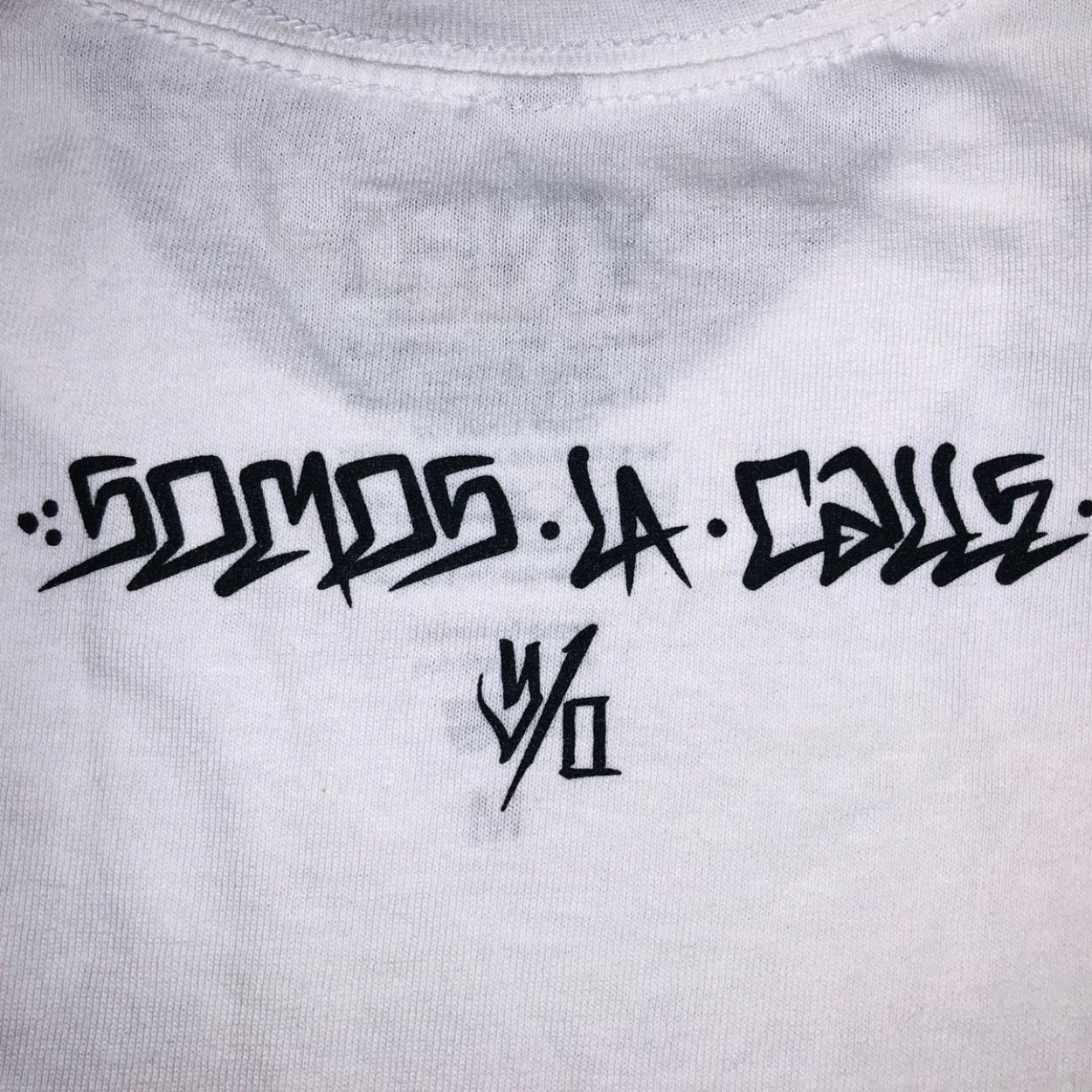 PLAYERA YONER BLANCA BANDERA FLARE