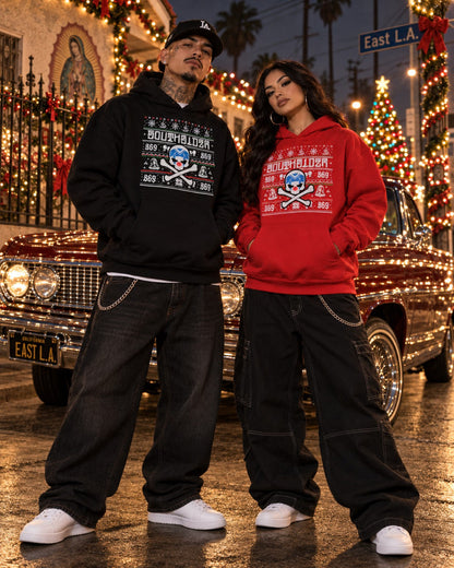 Hoodie navideña Southsider 369 negra y roja, vista frontal en modelos virtuales