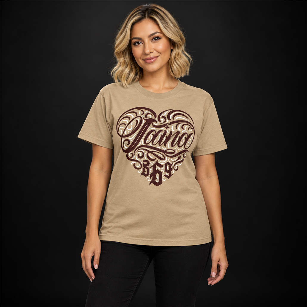 Playera Southsider 369 Jaina Beige Premium — prenda presentada por modelo