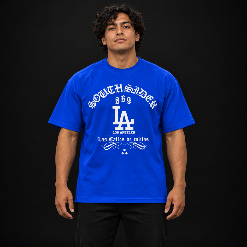 Playera Southsider LA Azul rey Premium — prenda presentada por modelo