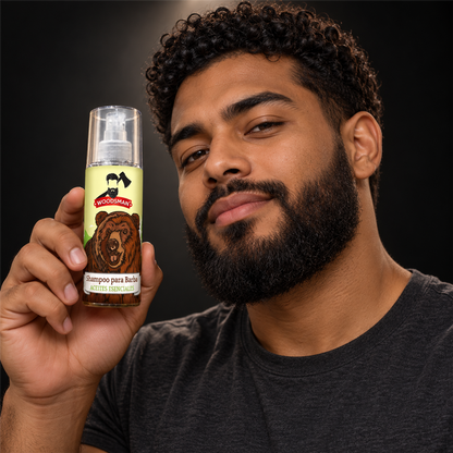 Shampoo para Barba y Bigote con Aceites Esenciales 150 ml | Woodsman presentado con modelo adulto juvenil