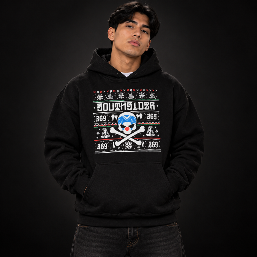 HOODIE NAVIDEÑA SOUTHSIDER 369 con modelo adulto juvenil; fotografía de catálogo