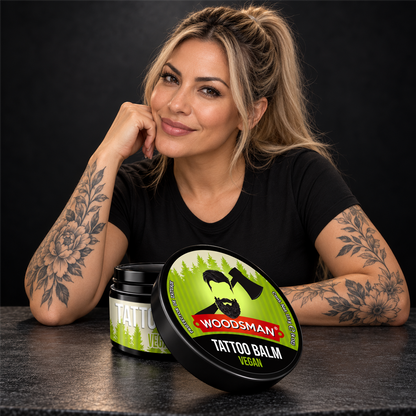 Bálsamo para Tatuajes Fórmula Vegana 113 g | Woodsman — producto presentado por modelo